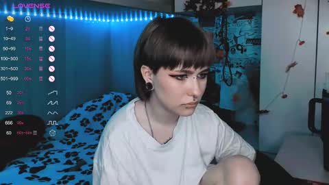 pronoun she. name Mary. age 21. online show from March 6, 10:36 pm