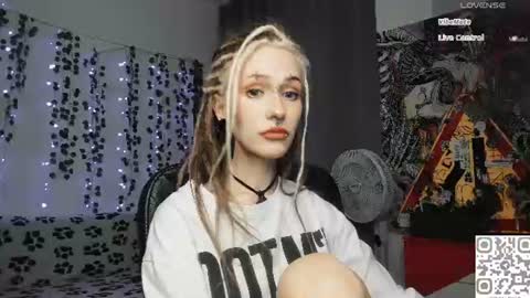 pronoun she. name Mary. age 21. online show from August 2, 4:53 pm