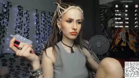 pronoun she. name Mary. age 21. online show from August 5, 5:32 pm