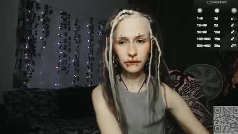 pronoun she. name Mary. age 21. online show from July 21, 10:56 pm
