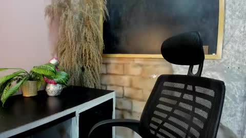 SCARLATTA DESIRE online show from April 14, 2:37 am