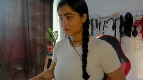 scarlet taylor kennedy online show from December 11, 9:01 pm