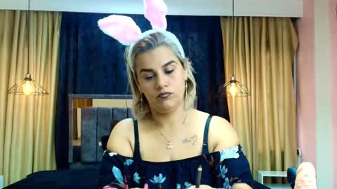 SCARLET MILF online show from November 15, 7:48 pm