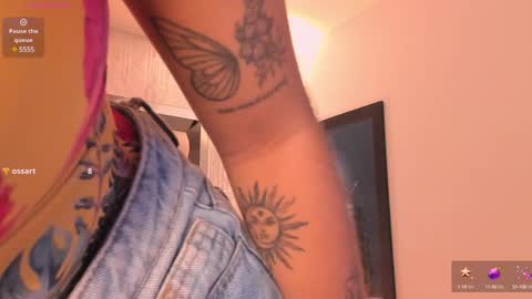 Snapshot of scarlet_monroee chatting on December 1, 8:11 pm Scarleth online show from December 1, 8:11 pm