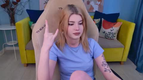 scarletblackwood online show from March 13, 5:00 am