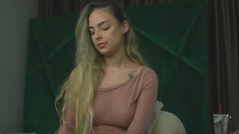 Scarlet online show from September 22, 8:35 pm