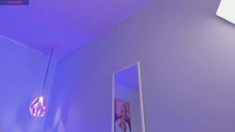 Scarlet  online show from January 8, 5:35 am