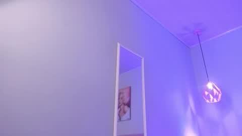 Scarlet  online show from December 1, 3:59 am