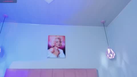 Scarlet  online show from November 27, 5:04 am