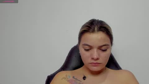 Snapshot of scarleth_owens1 chatting on January 15, 2:49 am online show from January 15, 2:49 am