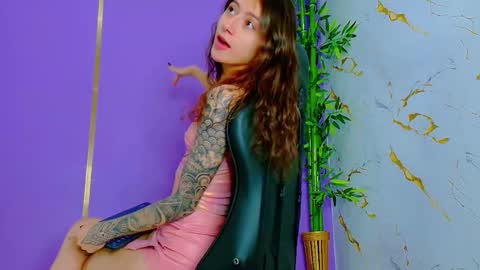 Snapshot of scarletjonesx chatting on September 15, 7:15 pm Denis online show from September 15, 7:15 pm