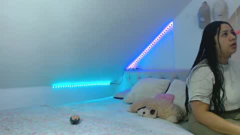 Scarlett and Jazmin online show from September 25, 10:00 am