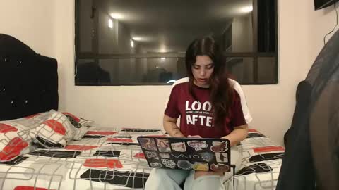 Snapshot of scarlett_evance chatting on February 12, 5:26 am Scarlett and Jazmin online show from February 12, 5:26 am