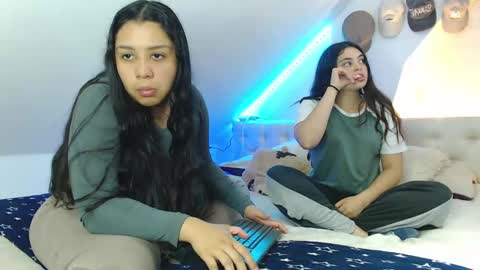 Scarlett and Jazmin online show from October 8, 7:47 am