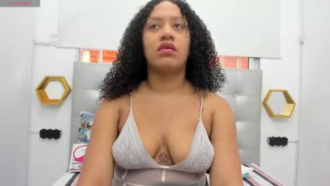 Snapshot of scarlett_fox20 chatting on February 9, 12:08 pm scarlett_fox20 online show from February 9, 12:08 pm