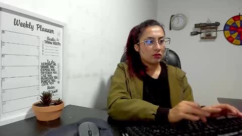 Snapshot of scarlett_sen chatting on December 2, 1:52 pm Mistress Scarlett online show from December 2, 1:52 pm