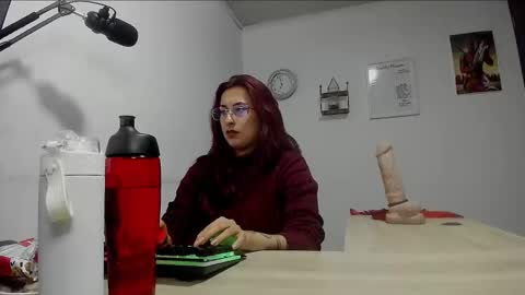 Snapshot of scarlett_sen chatting on February 20, 4:14 pm Mistress Scarlett online show from February 20, 4:14 pm
