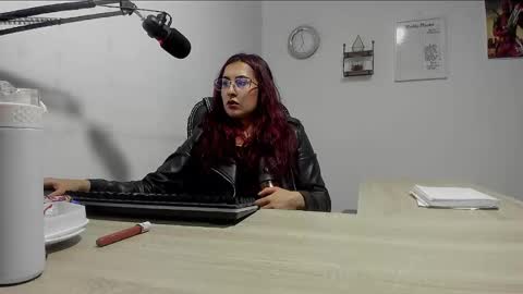 Snapshot of scarlett_sen chatting on March 3, 4:36 pm Mistress Scarlett online show from March 3, 4:36 pm