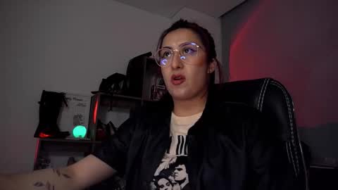 Snapshot of scarlett_sen chatting on September 16, 6:33 pm Mistress Scarlett online show from September 16, 6:33 pm