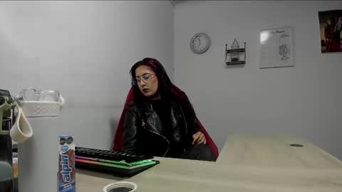 Snapshot of scarlett_sen chatting on February 26, 12:49 pm Mistress Scarlett online show from February 26, 12:49 pm
