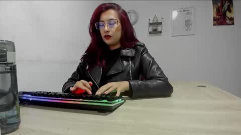 Snapshot of scarlett_sen chatting on February 17, 12:38 pm Mistress Scarlett online show from February 17, 12:38 pm