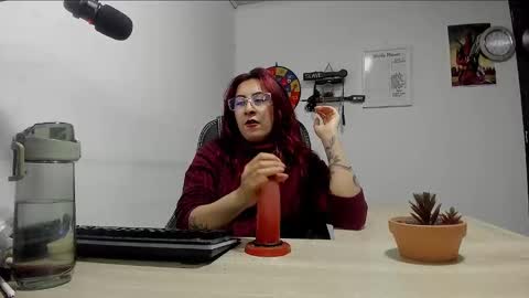 Snapshot of scarlett_sen chatting on March 10, 4:14 pm Mistress Scarlett online show from March 10, 4:14 pm