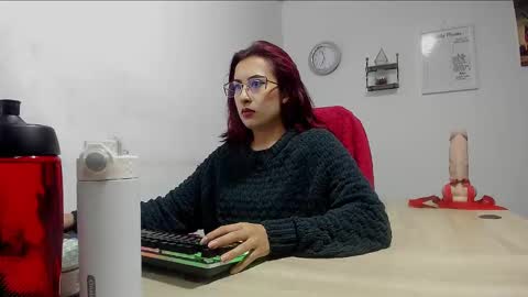Snapshot of scarlett_sen chatting on February 21, 12:28 pm Mistress Scarlett online show from February 21, 12:28 pm