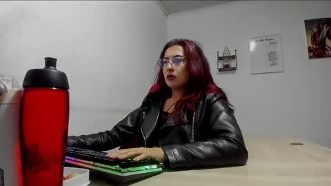 Snapshot of scarlett_sen chatting on March 3, 1:34 pm Mistress Scarlett online show from March 3, 1:34 pm