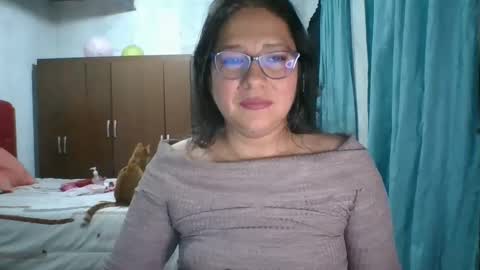 Snapshot of scarlett_widow chatting on September 19, 3:43 am scarlett_widow online show from September 19, 3:43 am