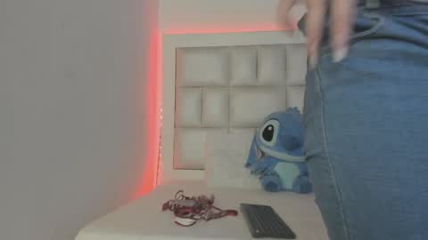 scarlette_js online show from November 3, 5:19 am