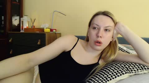 Snapshot of scarlettford chatting on December 3, 3:06 pm Scarlett online show from December 3, 3:06 pm