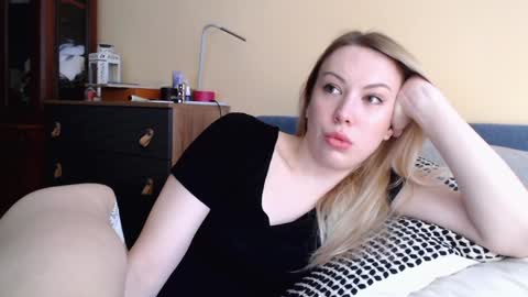 Snapshot of scarlettford chatting on December 7, 11:45 am Scarlett online show from December 7, 11:45 am