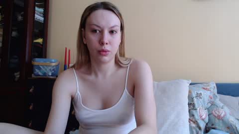 Snapshot of scarlettford chatting on December 22, 9:44 am Scarlett online show from December 22, 9:44 am
