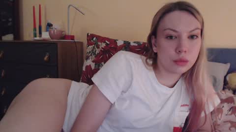 Snapshot of scarlettford chatting on December 19, 1:40 pm Scarlett online show from December 19, 1:40 pm