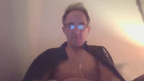 Snapshot of scotchwhieskie chatting on December 23, 11:06 pm scotchwhieskie online show from December 23, 11:06 pm