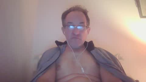 Snapshot of scotchwhieskie chatting on January 3, 11:33 pm scotchwhieskie online show from January 3, 11:33 pm
