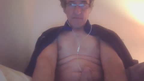 Snapshot of scotchwhieskie chatting on December 17, 11:05 pm scotchwhieskie online show from December 17, 11:05 pm