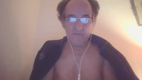 Snapshot of scotchwhieskie chatting on December 2, 11:35 pm scotchwhieskie online show from December 2, 11:35 pm