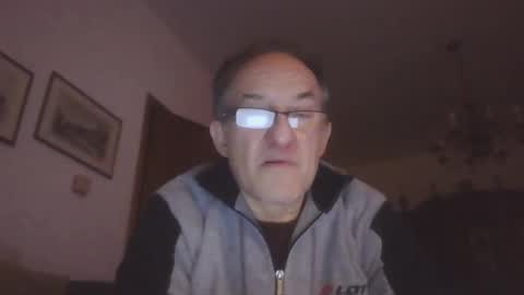 Snapshot of scotchwhieskie chatting on January 2, 10:44 pm scotchwhieskie online show from January 2, 10:44 pm