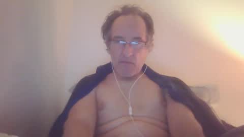 Snapshot of scotchwhieskie chatting on December 19, 11:57 pm scotchwhieskie online show from December 19, 11:57 pm