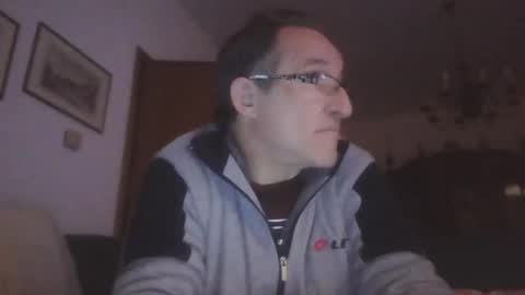 Snapshot of scotchwhieskie chatting on January 12, 10:43 pm scotchwhieskie online show from January 12, 10:43 pm
