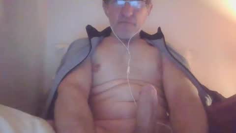 Snapshot of scotchwhieskie chatting on January 26, 12:37 am scotchwhieskie online show from January 26, 12:37 am