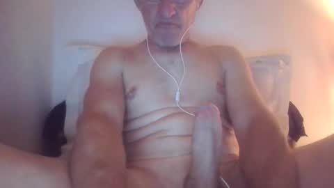 Snapshot of scotchwhieskie chatting on September 18, 11:20 pm scotchwhieskie online show from September 18, 11:20 pm