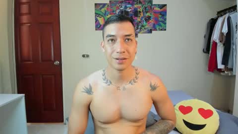 Snapshot of scotrisse chatting on March 10, 6:23 pm Daniel martinez - Independent model online show from March 10, 6:23 pm
