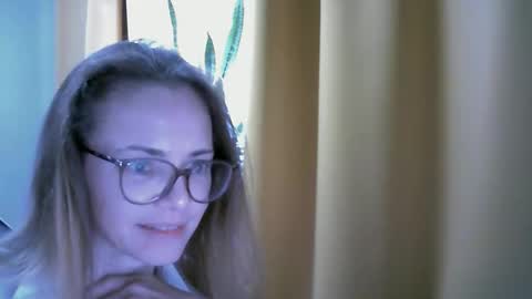 Snapshot of sea_dream chatting on September 18, 5:00 am SEA Dream online show from September 18, 5:00 am