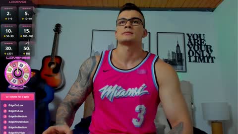Snapshot of sean_carrera69 chatting on December 13, 8:14 pm Sean Carrera online show from December 13, 8:14 pm