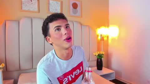 Sean online show from October 22, 4:04 am