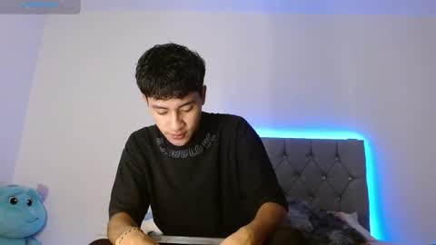 sebas_fire4 online show from May 24, 7:53 pm