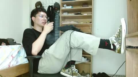 Snapshot of sebasslops chatting on February 19, 7:39 am Sebas online show from February 19, 7:39 am