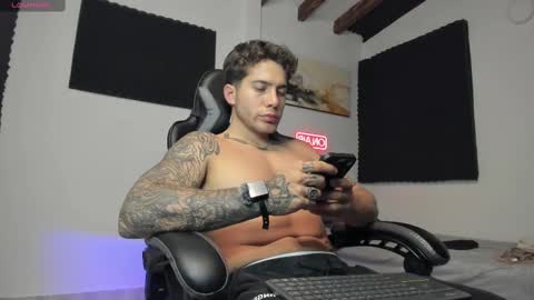 Snapshot of sebastianortizm chatting on September 27, 11:46 pm Lucian Sinclair online show from September 27, 11:46 pm